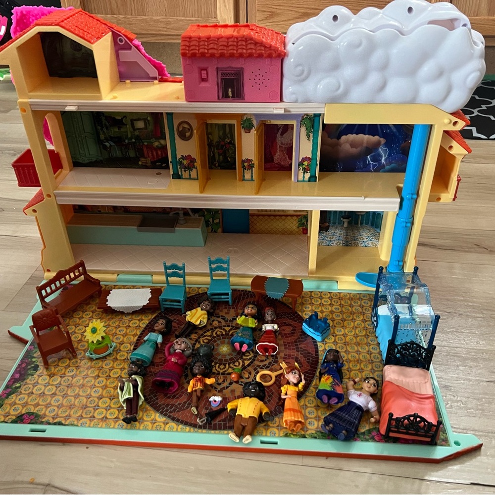 Disney Encanto Playset w/ Figures & Furniture - Picture 2 of 5